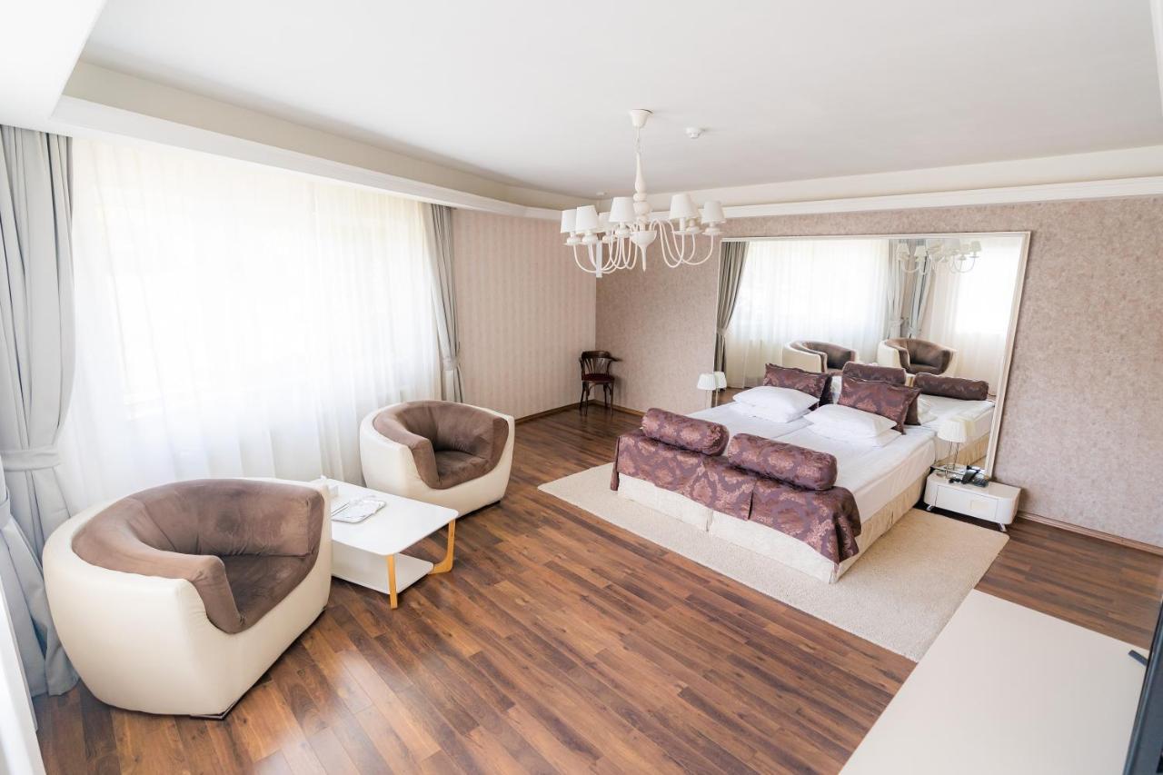 Hotel Belvedere บราชอฟ ภายนอก รูปภาพ
