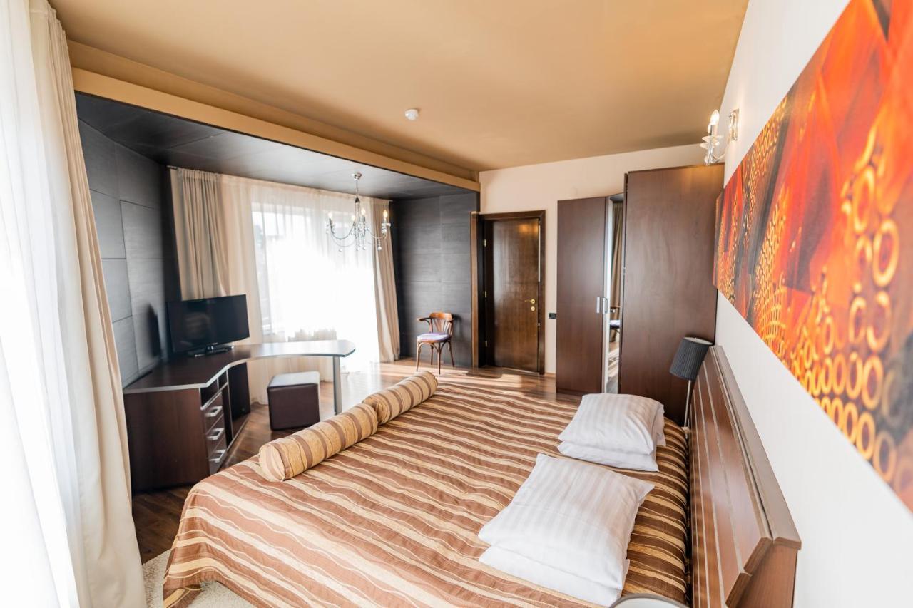 Hotel Belvedere บราชอฟ ภายนอก รูปภาพ