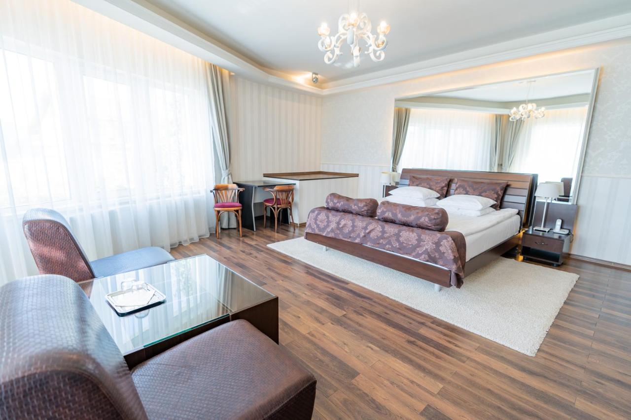 Hotel Belvedere บราชอฟ ภายนอก รูปภาพ