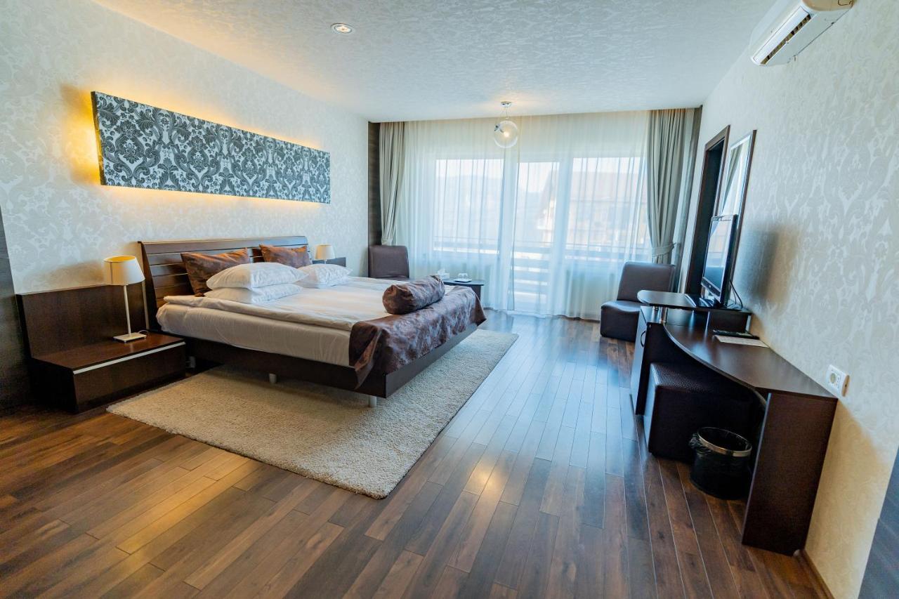 Hotel Belvedere บราชอฟ ภายนอก รูปภาพ