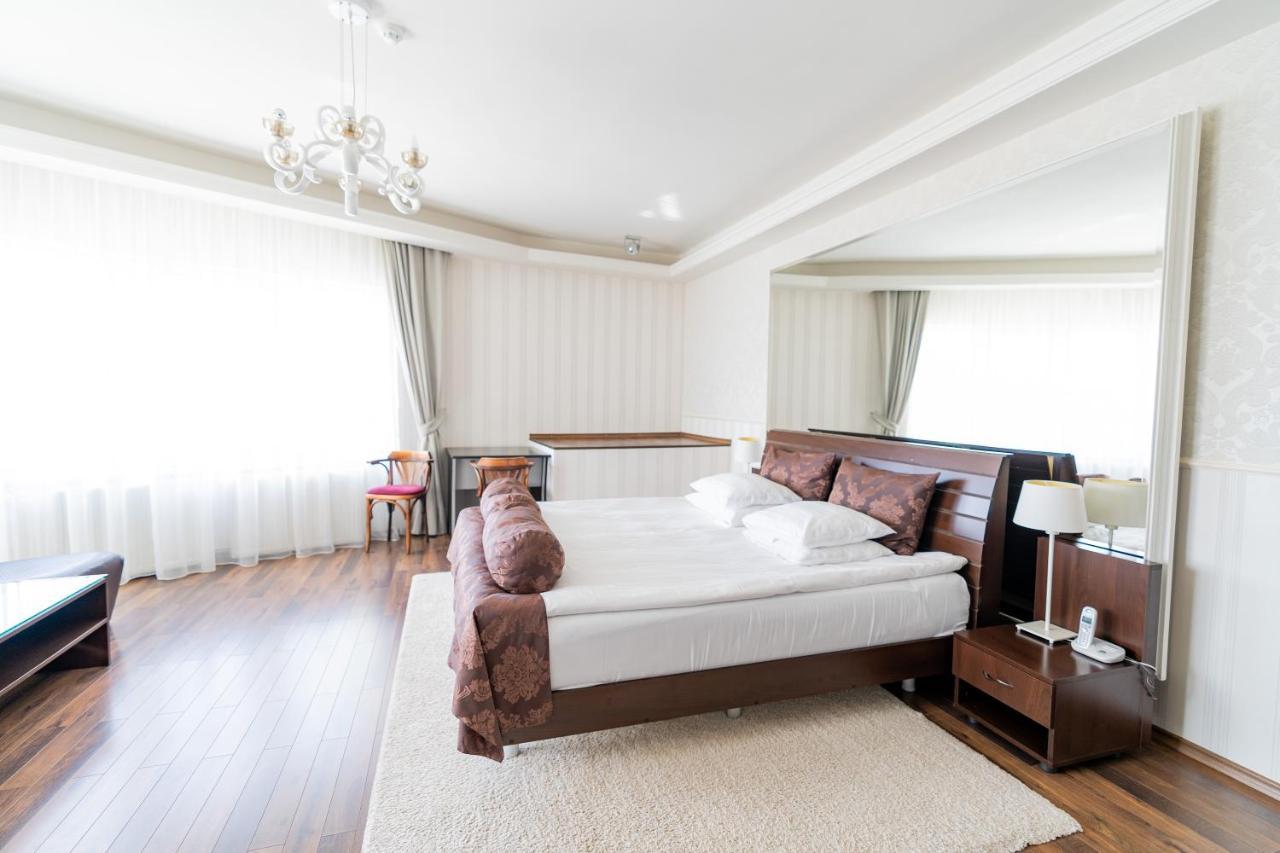 Hotel Belvedere บราชอฟ ภายนอก รูปภาพ