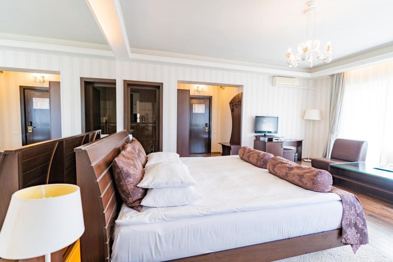 Hotel Belvedere บราชอฟ ภายนอก รูปภาพ