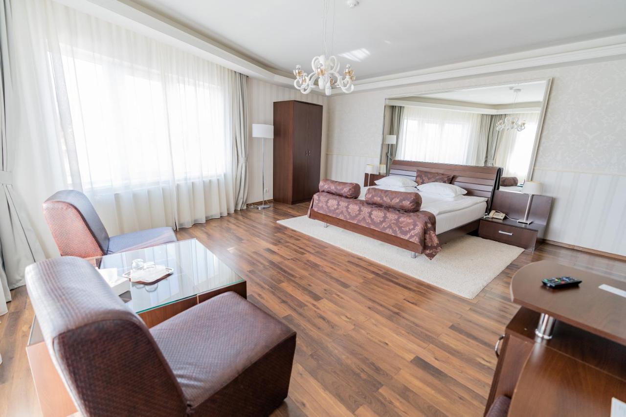 Hotel Belvedere บราชอฟ ภายนอก รูปภาพ